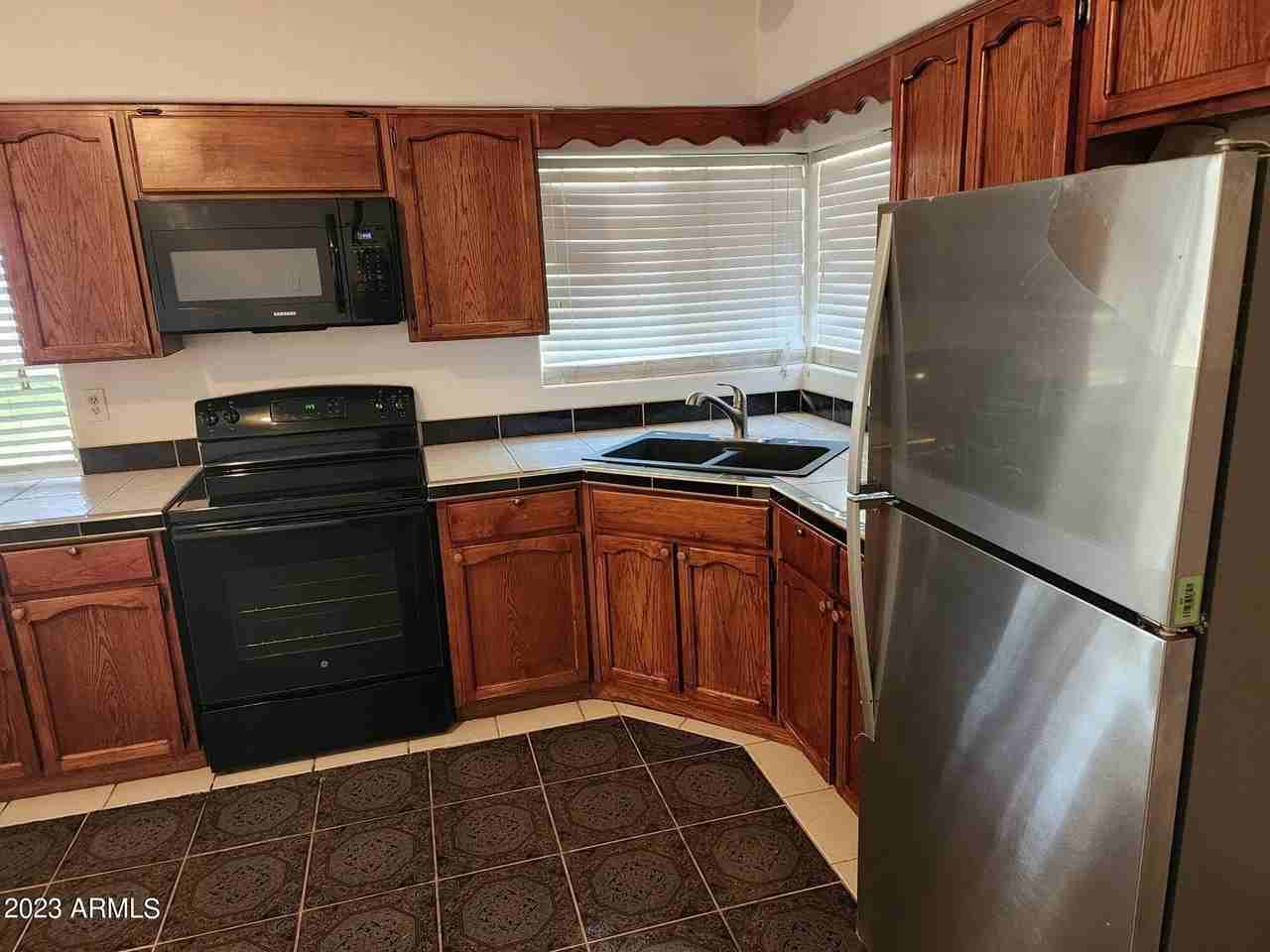 802 N Alzora Way - Photo 4 of 35