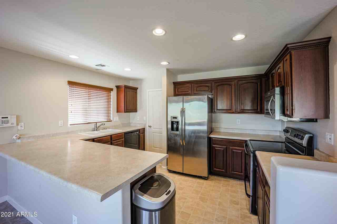 10938 W Meadowbrook Ave - Photo 2 of 32