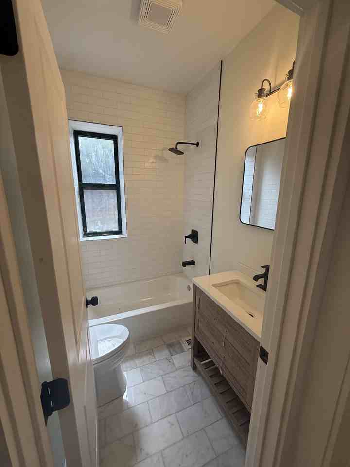 2301 N Leavitt St #1F - Photo 6 of 9