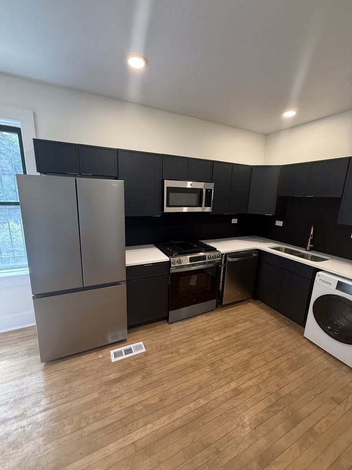 2301 N Leavitt St #1F - Photo 7 of 9