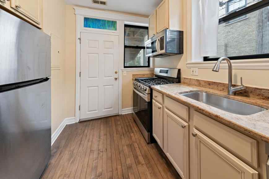 2211 W Winona St - Photo 3 of 10