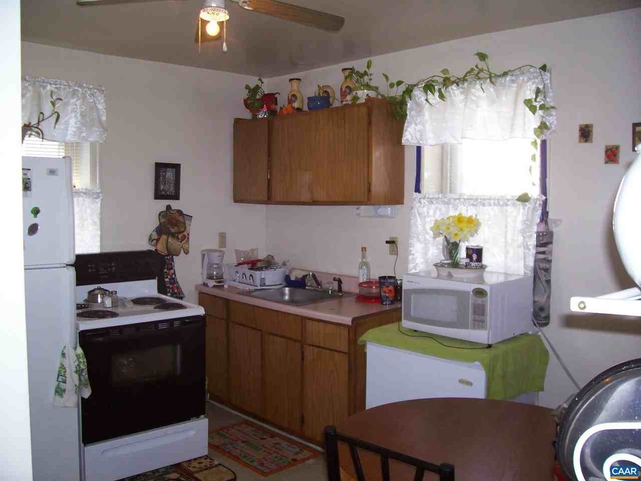 125 Rosser Ave E - Photo 4 of 7