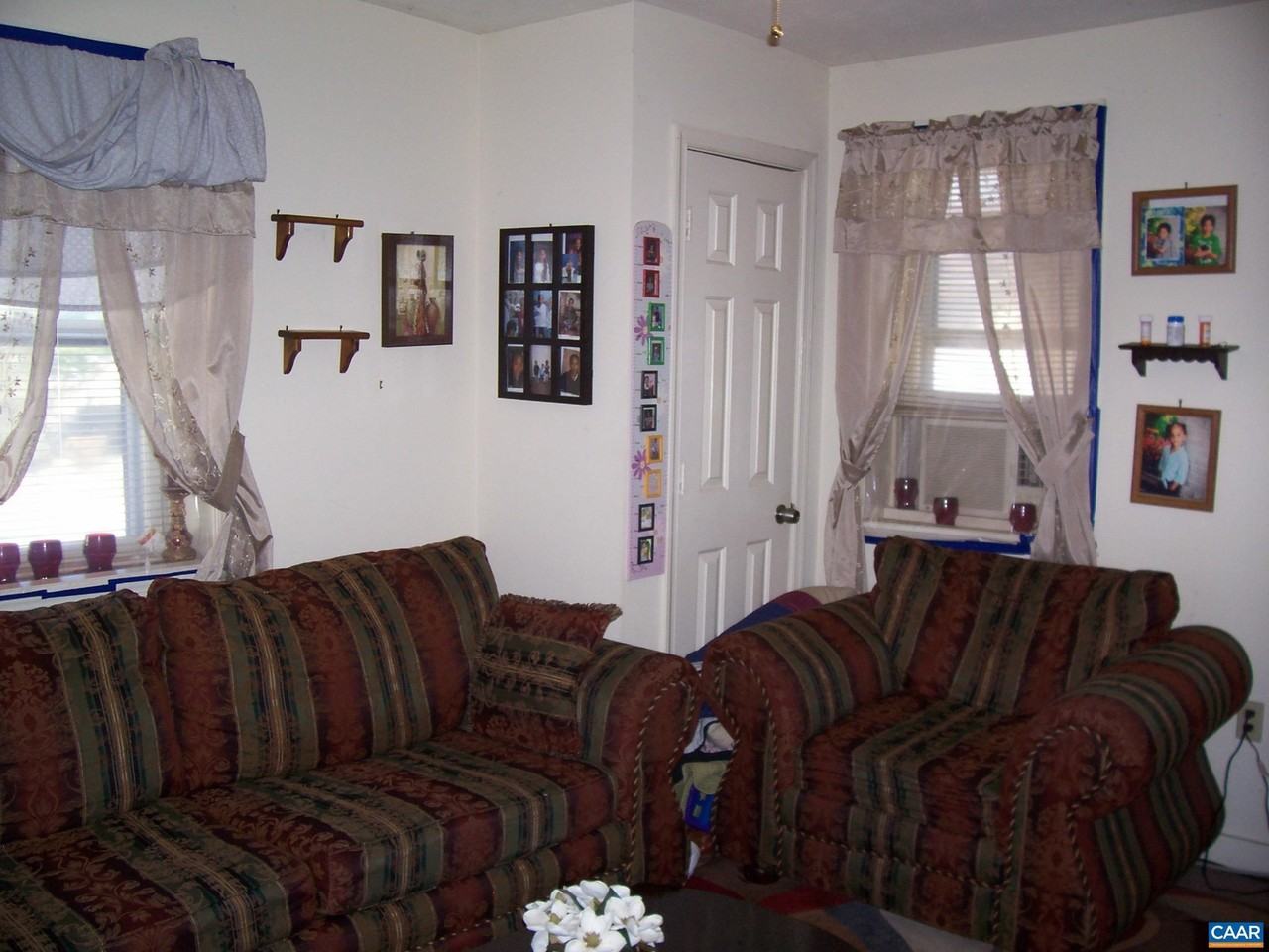 125 Rosser Ave E - Photo 3 of 7