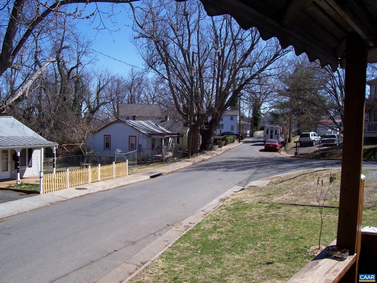 125 Rosser Ave E - Photo 2 of 7