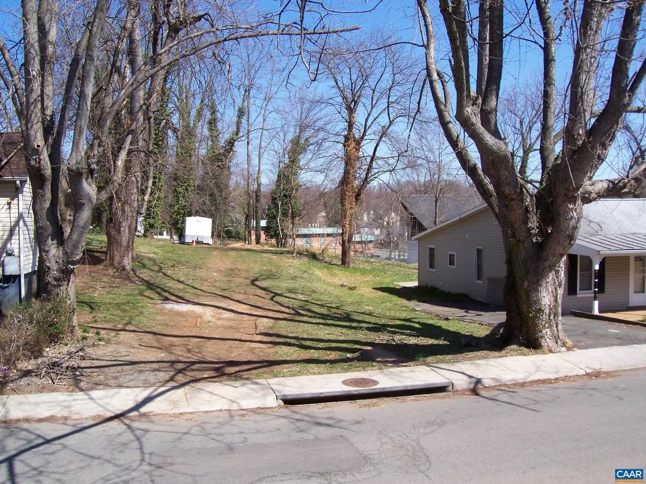 125 Rosser Ave E - Photo 6 of 7