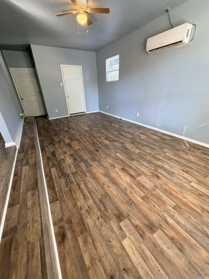 213 Meadow Park Dr - Photo 3 of 18