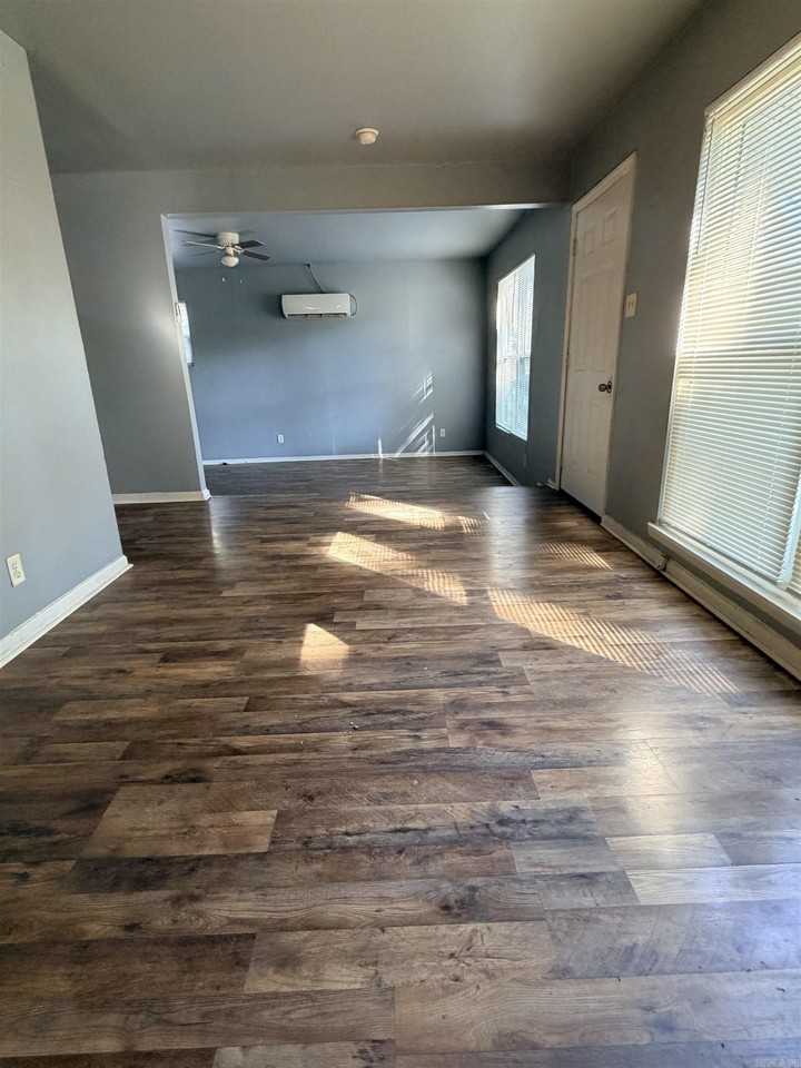 213 Meadow Park Dr - Photo 5 of 18