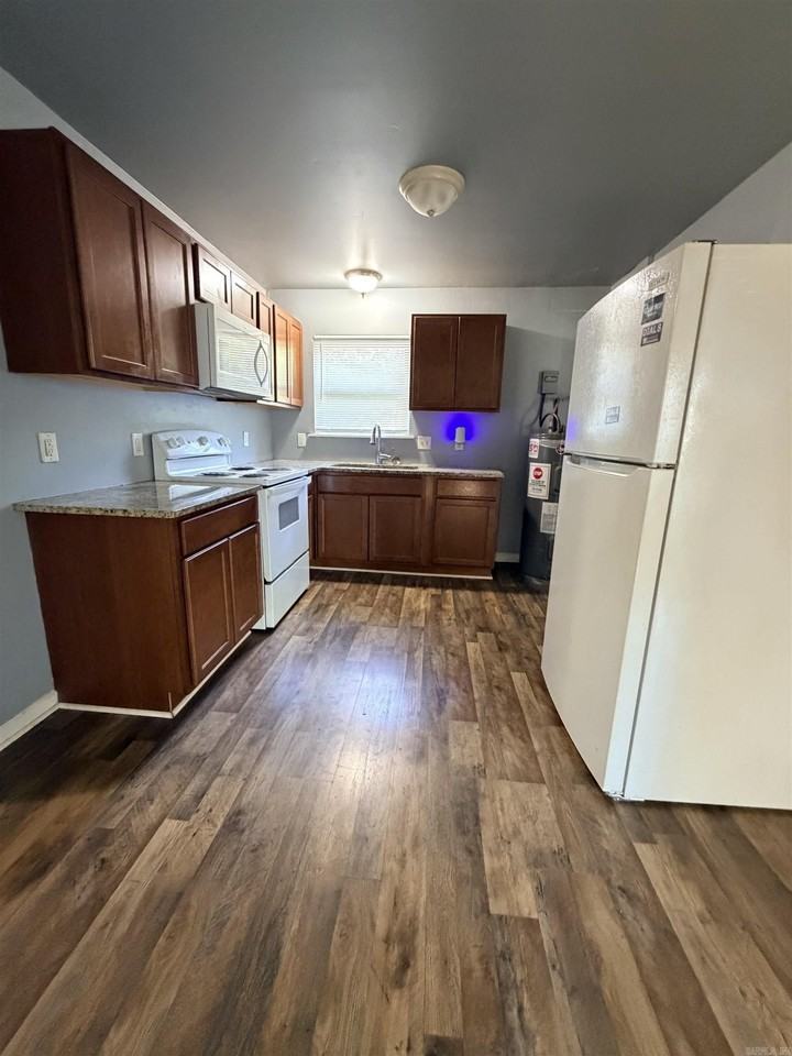 213 Meadow Park Dr - Photo 7 of 18
