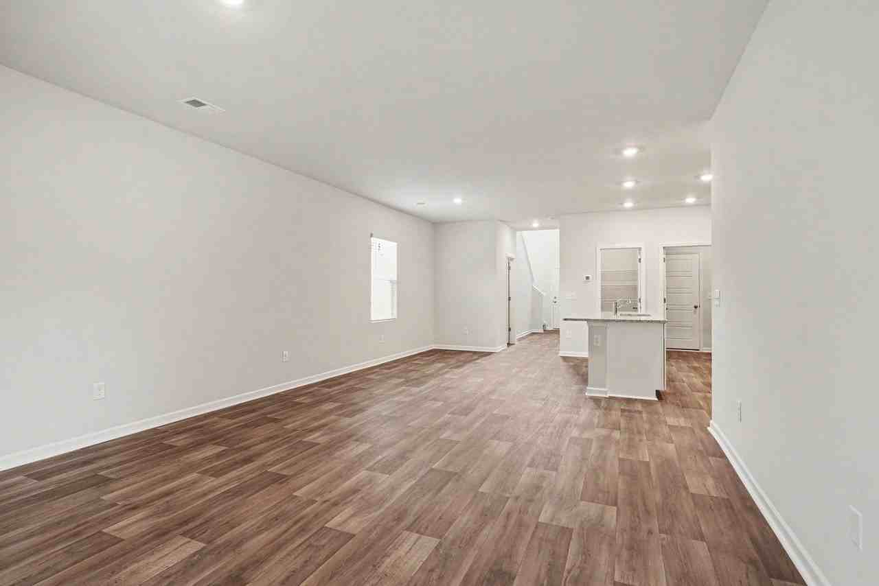 1120 Tibetan St - Photo 6 of 30