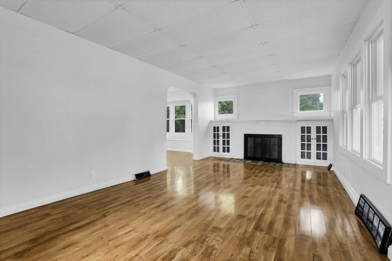 2365 Stelzer Rd - Photo 7 of 33