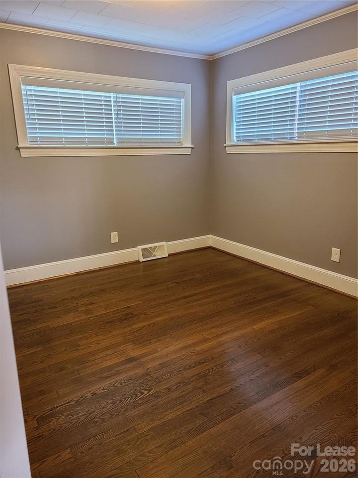306 Westover Ave - Photo 5 of 9