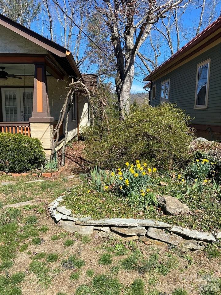 181 Flint St - Photo 3 of 35