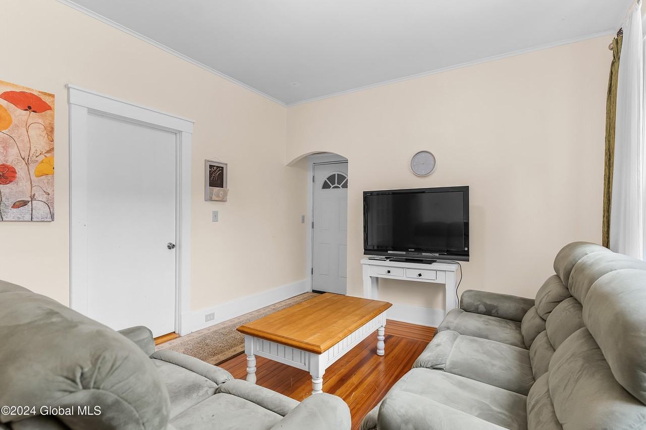 2209 15th St #5 - Photo 3 of 15