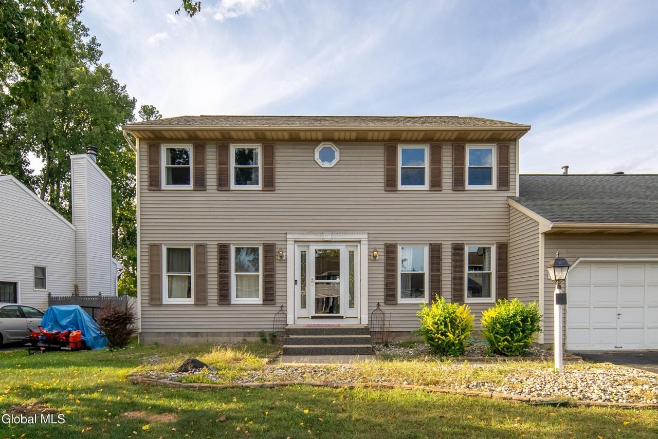 31 Berkshire Dr - Photo 2 of 50