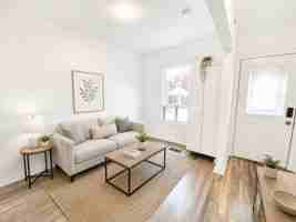 featured image of 227 Catharine St N