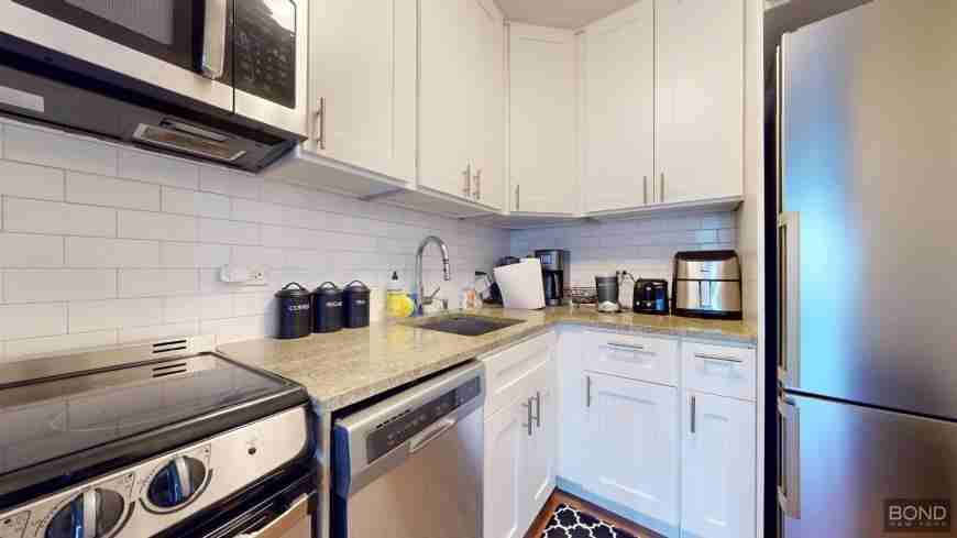 237 E 34th St - Photo 6 of 9