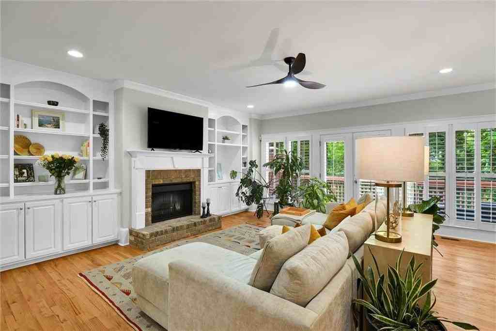 2635 Colgan Ct Se - Photo 5 of 40