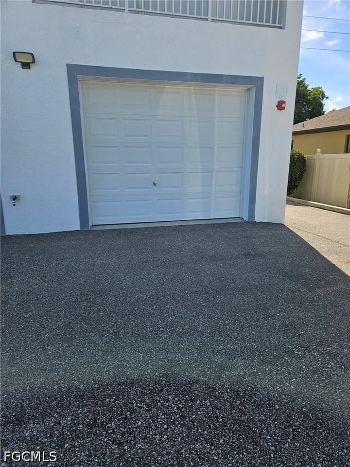 4425 Sw Santa Barbara Pl #203 - Photo 2 of 18