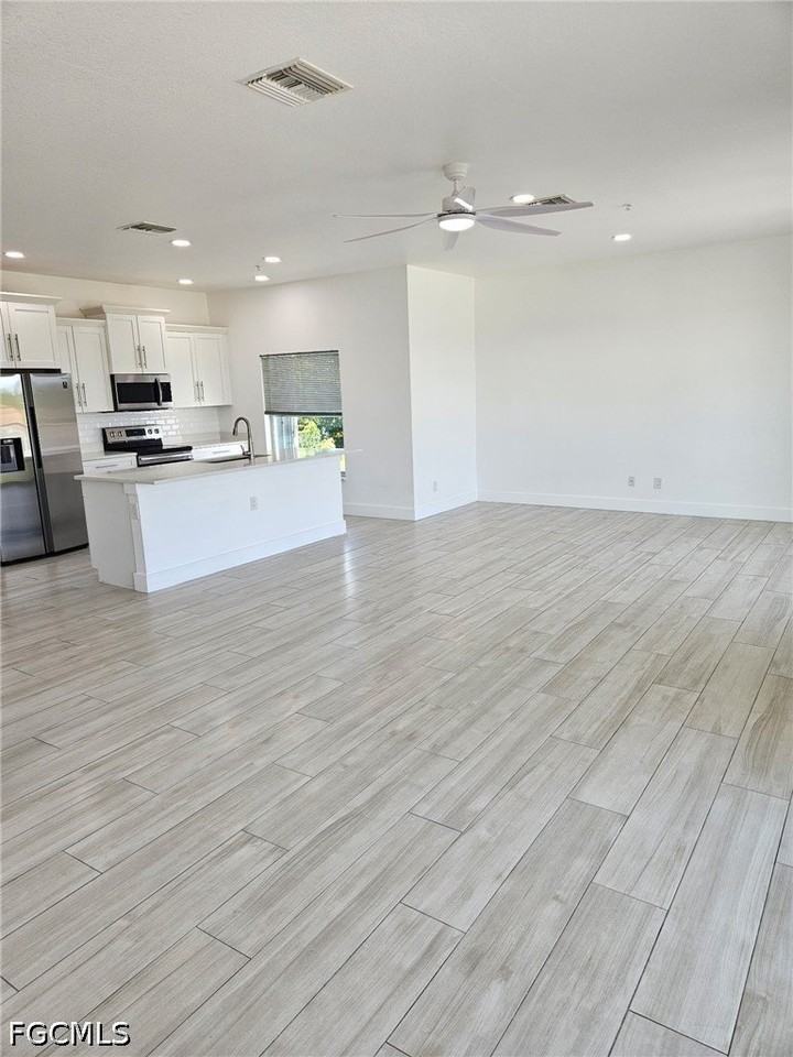 4425 Sw Santa Barbara Pl #203 - Photo 5 of 18