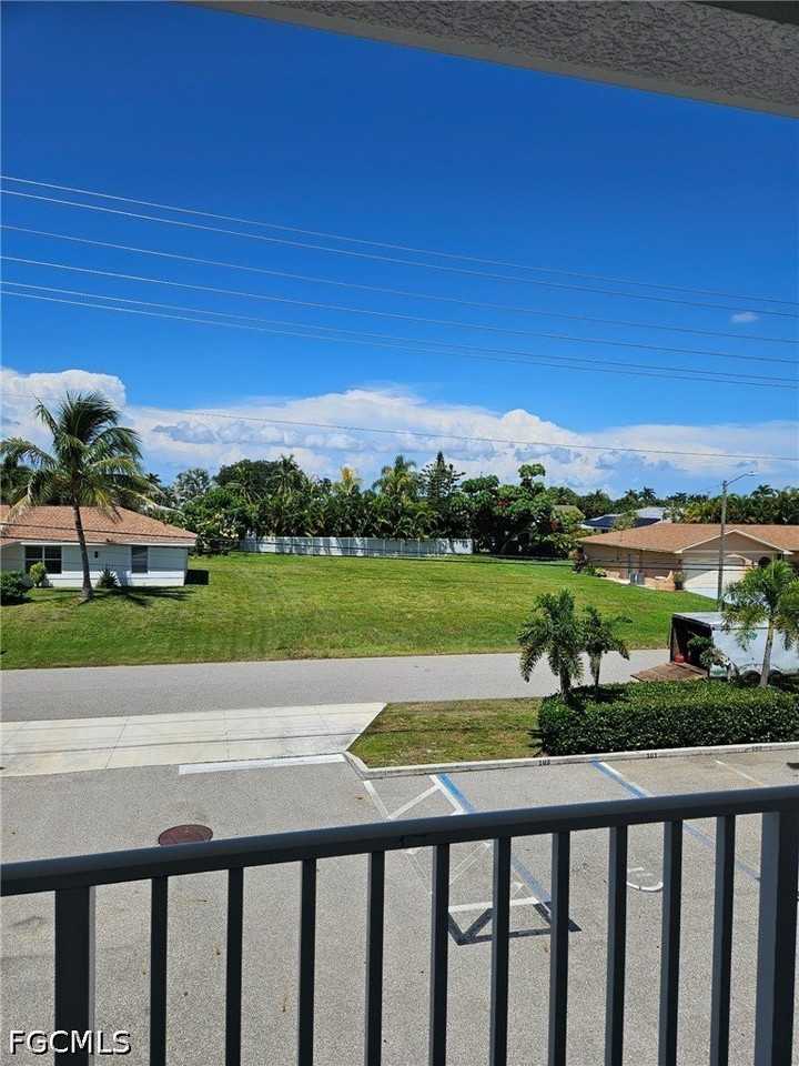 4425 Sw Santa Barbara Pl #203 - Photo 7 of 18