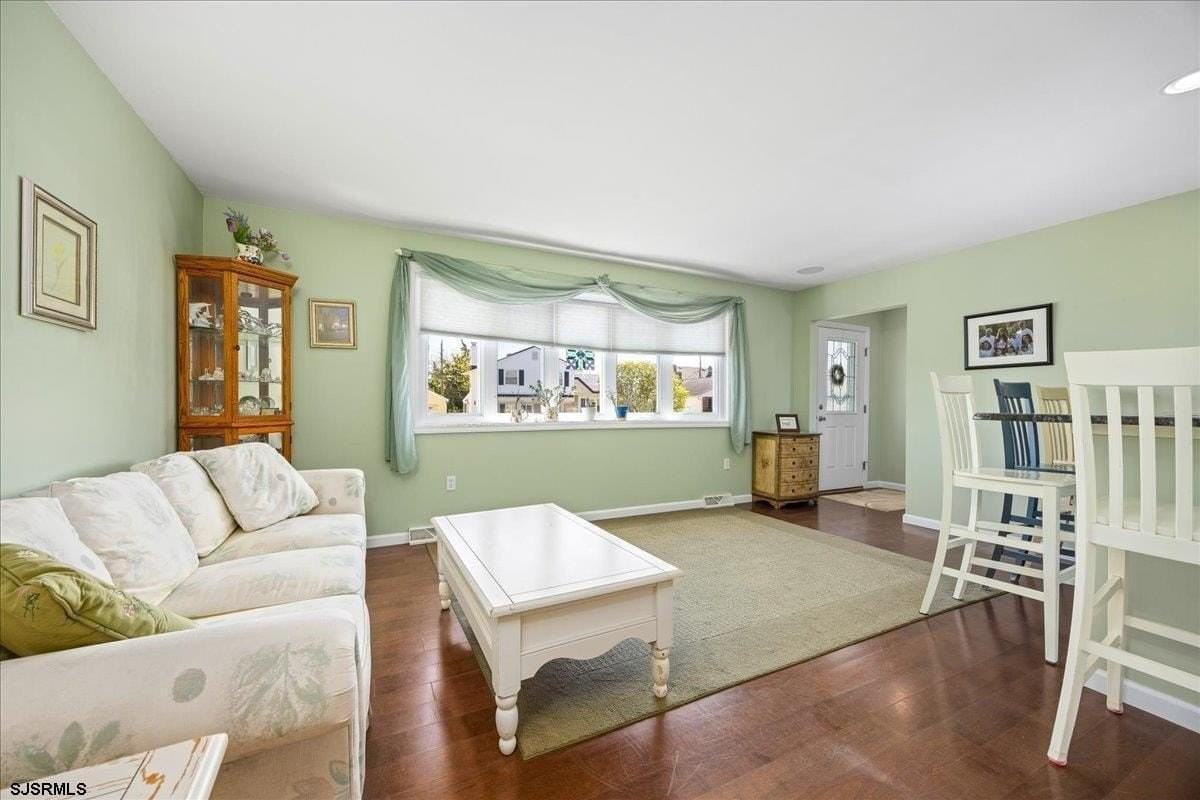 410 N Huntington Ave - Photo 6 of 37