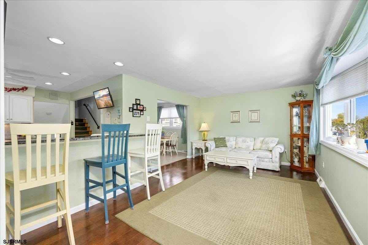 410 N Huntington Ave - Photo 7 of 37