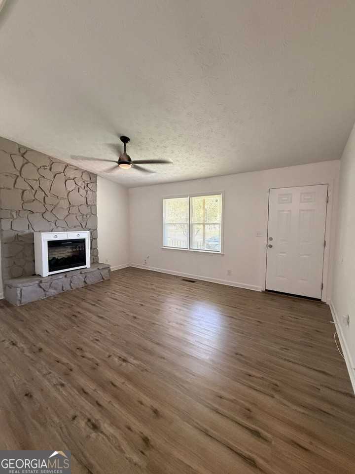 640 Valerie Cir - Photo 5 of 38