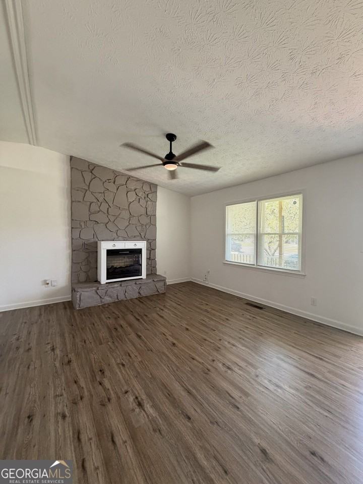 640 Valerie Cir - Photo 6 of 38