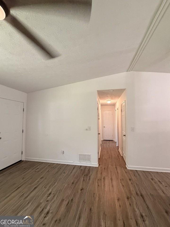 640 Valerie Cir - Photo 7 of 38