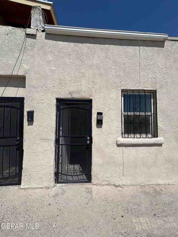 920 S Stanton St #3 - Photo 2 of 8