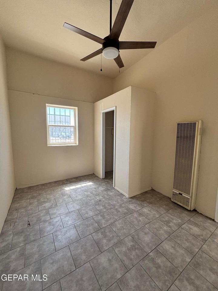 920 S Stanton St #3 - Photo 5 of 8