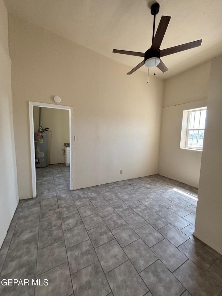 920 S Stanton St #3 - Photo 6 of 8
