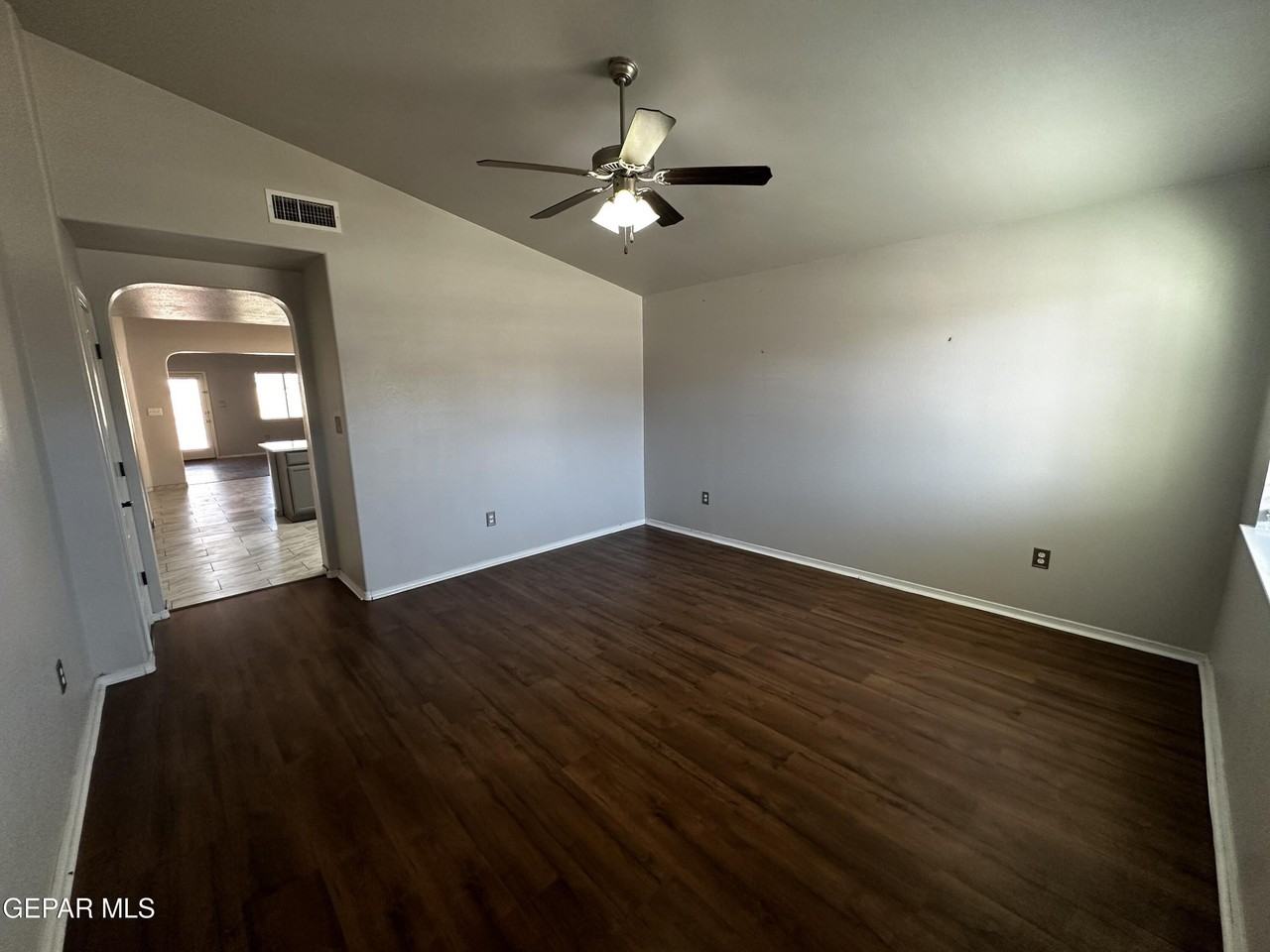 2405 Sparrow Point St - Photo 2 of 20