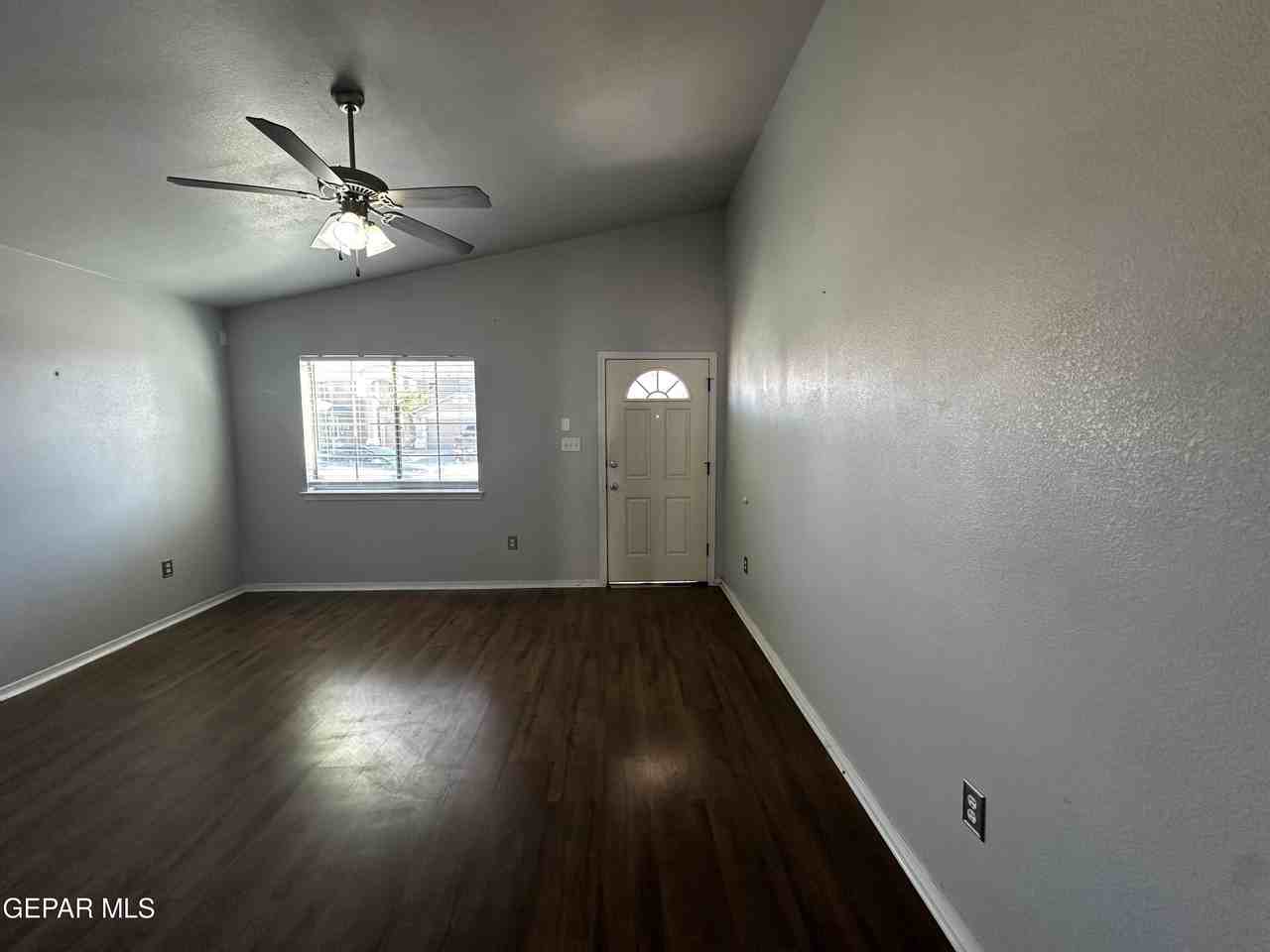 2405 Sparrow Point St - Photo 3 of 20