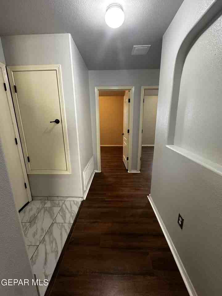 2405 Sparrow Point St - Photo 7 of 20