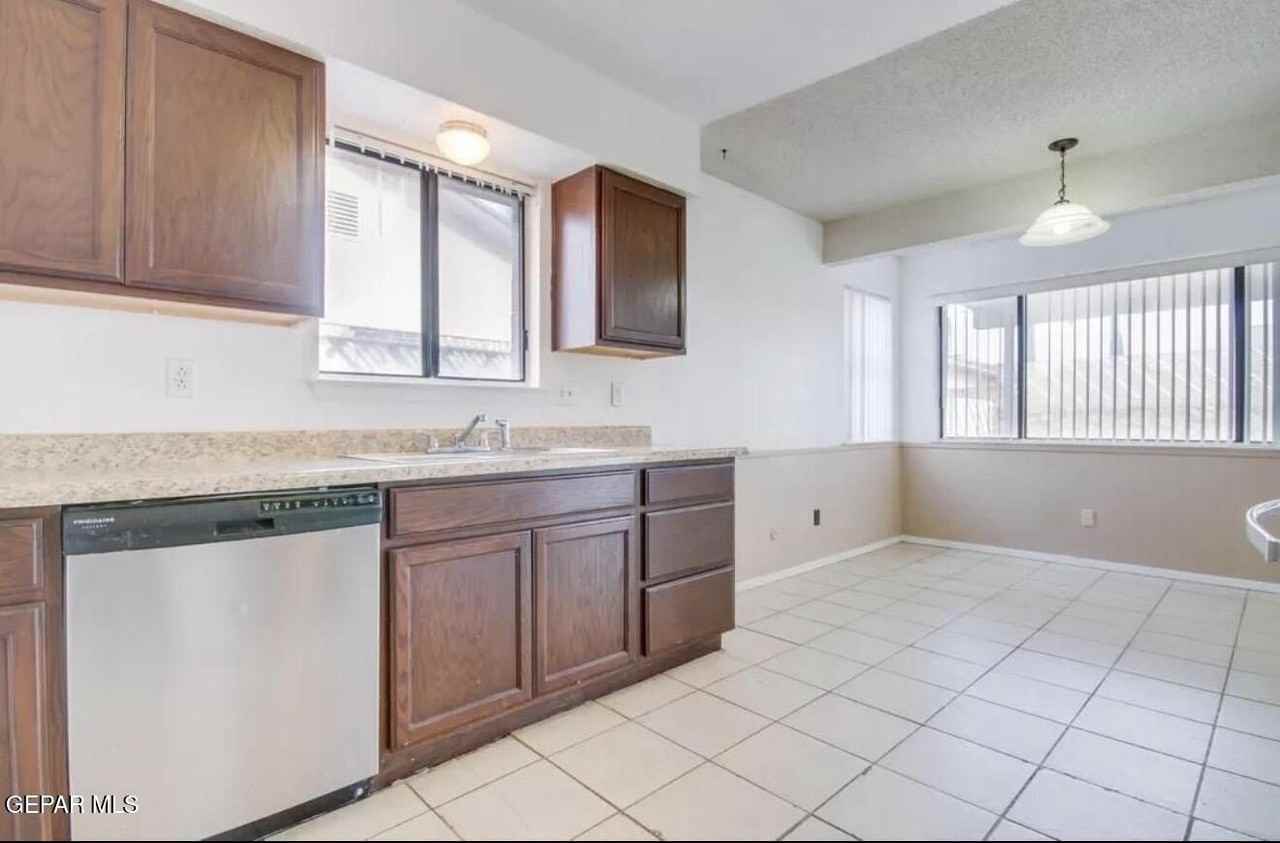 1718 Russ Randall St - Photo 5 of 12