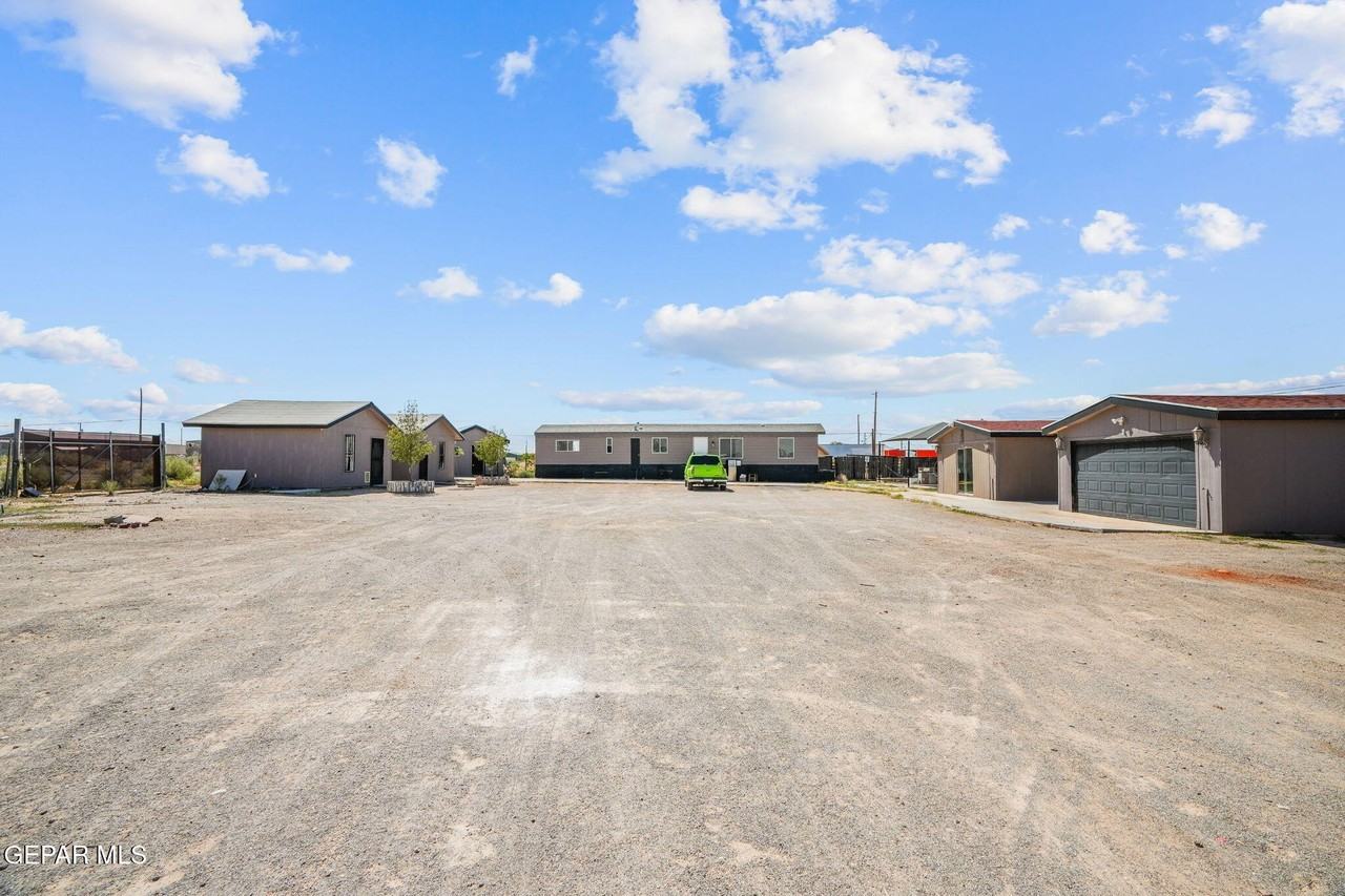 13573 Emma Ln #A - Photo 3 of 24