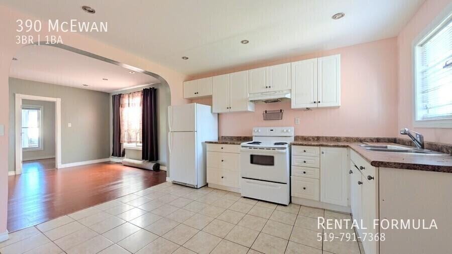 390 Mcewan Ave - Photo 3 of 10
