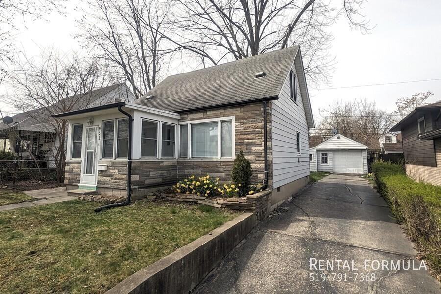 935 Lena Ave - Photo 2 of 10