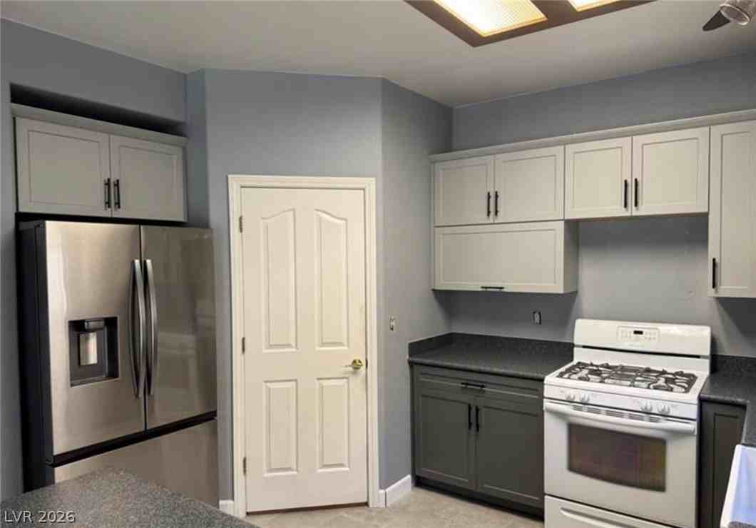 8305 Windchase Ave - Photo 6 of 22