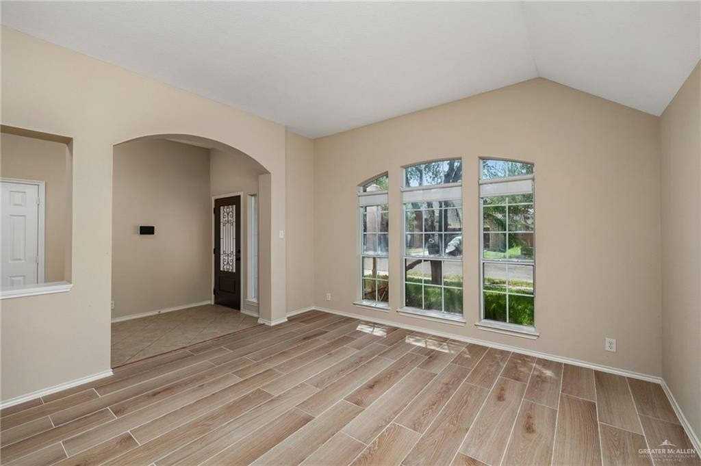 3007 San Rafael St - Photo 3 of 17