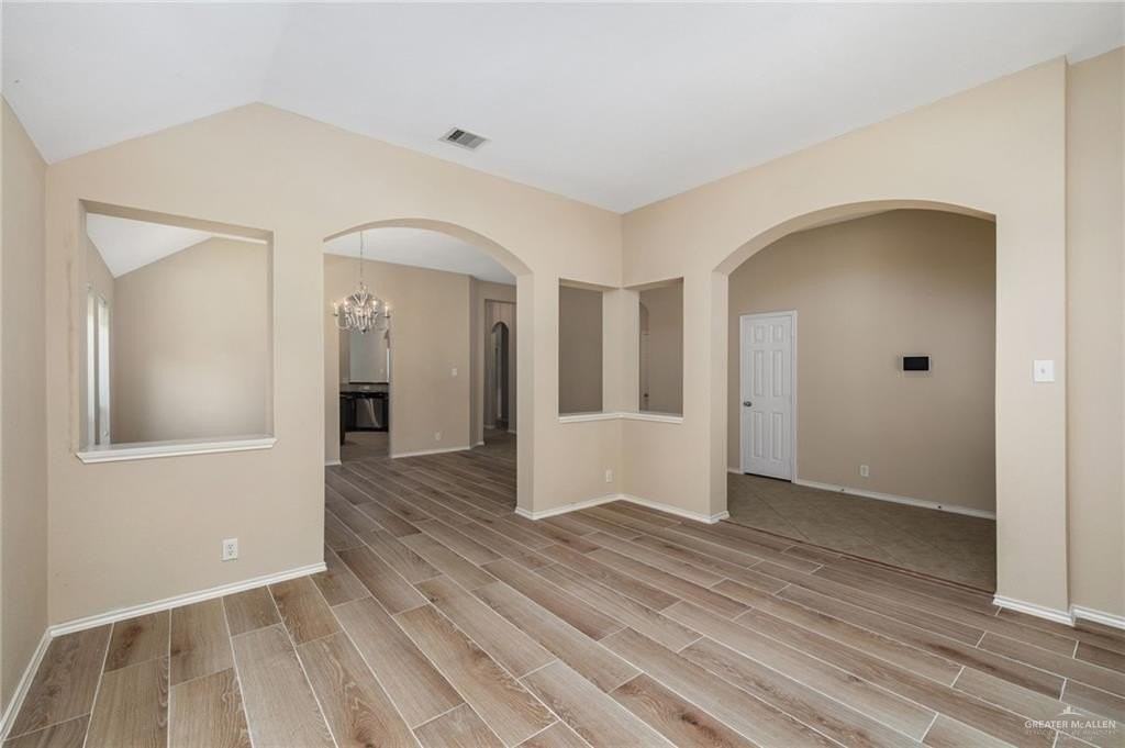 3007 San Rafael St - Photo 4 of 17