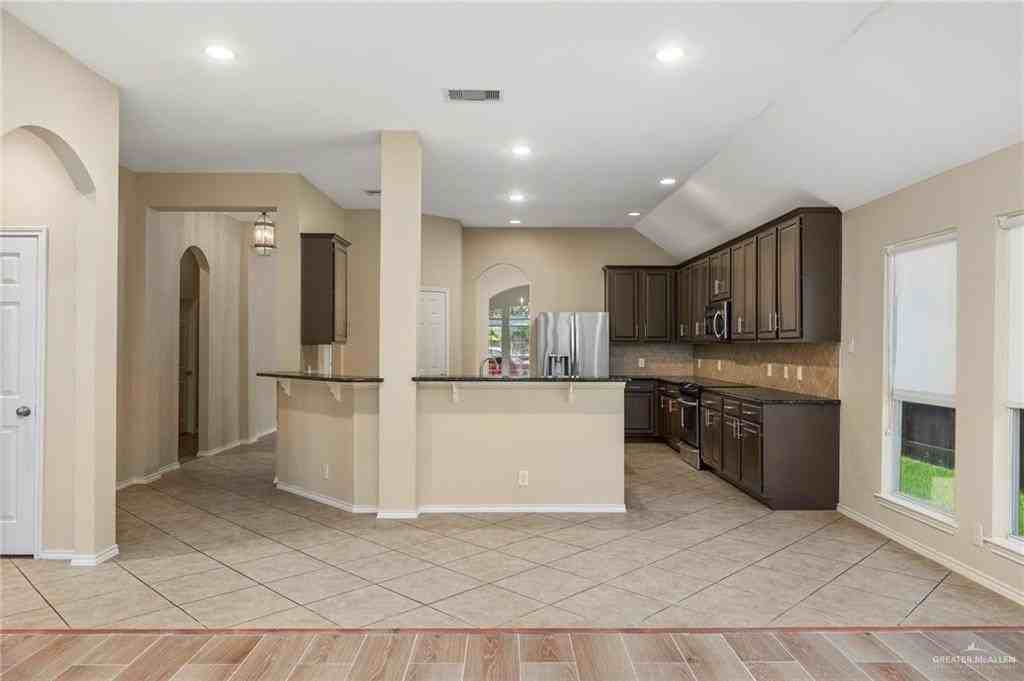 3007 San Rafael St - Photo 6 of 17