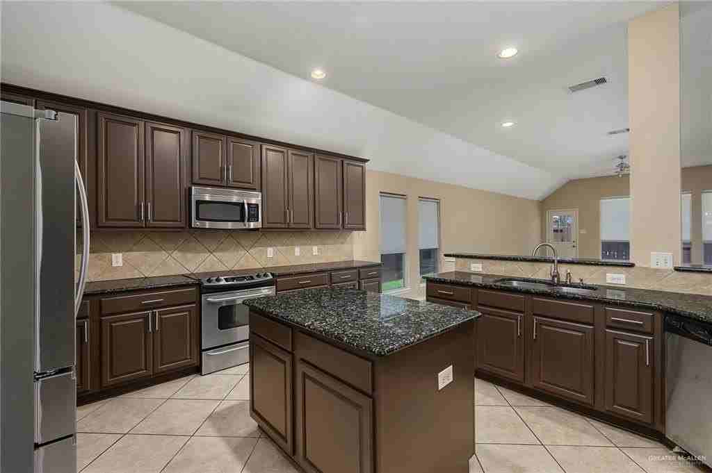 3007 San Rafael St - Photo 7 of 17
