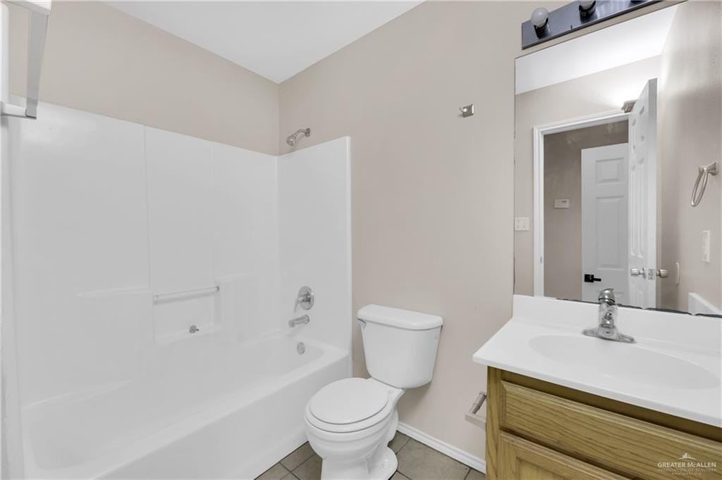 601 Agate St #1 - Photo 4 of 14