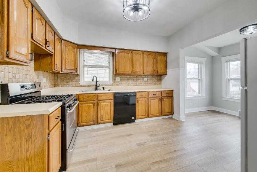 6228 W Berenice Ave - Photo 2 of 10