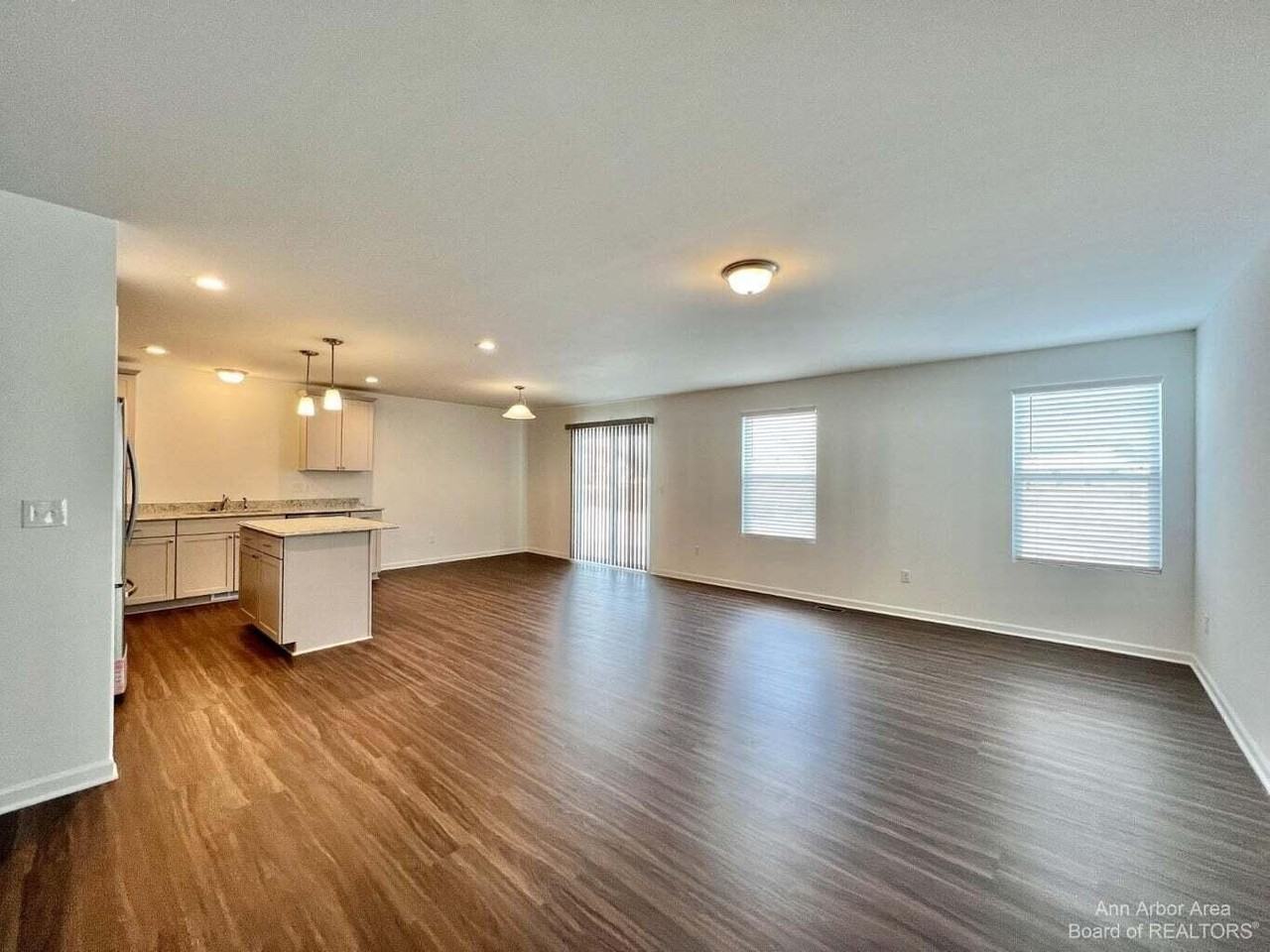 10284 Swan Lake Cir - Photo 4 of 33