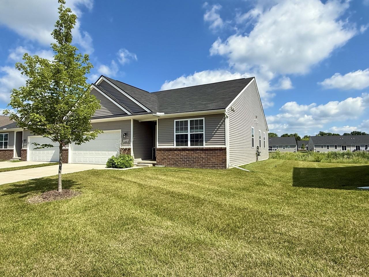 10284 Swan Lake Cir - Photo 5 of 33