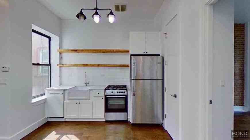 185 Jefferson St - Photo 3 of 10