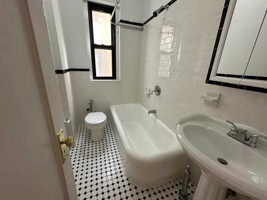 3165 Decatur Ave - Photo 4 of 4